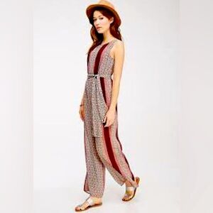Wide leg sleeveless jumpsuit, size medium
